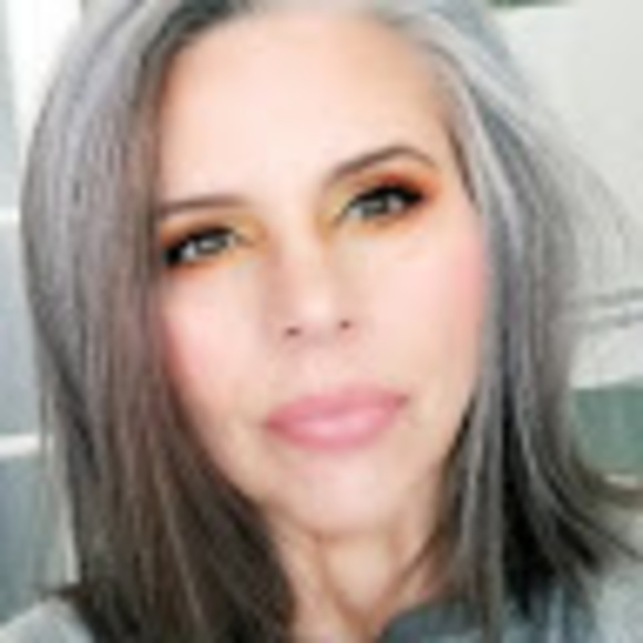 Meet your Posher, Lorienda - Picture 2 of 2